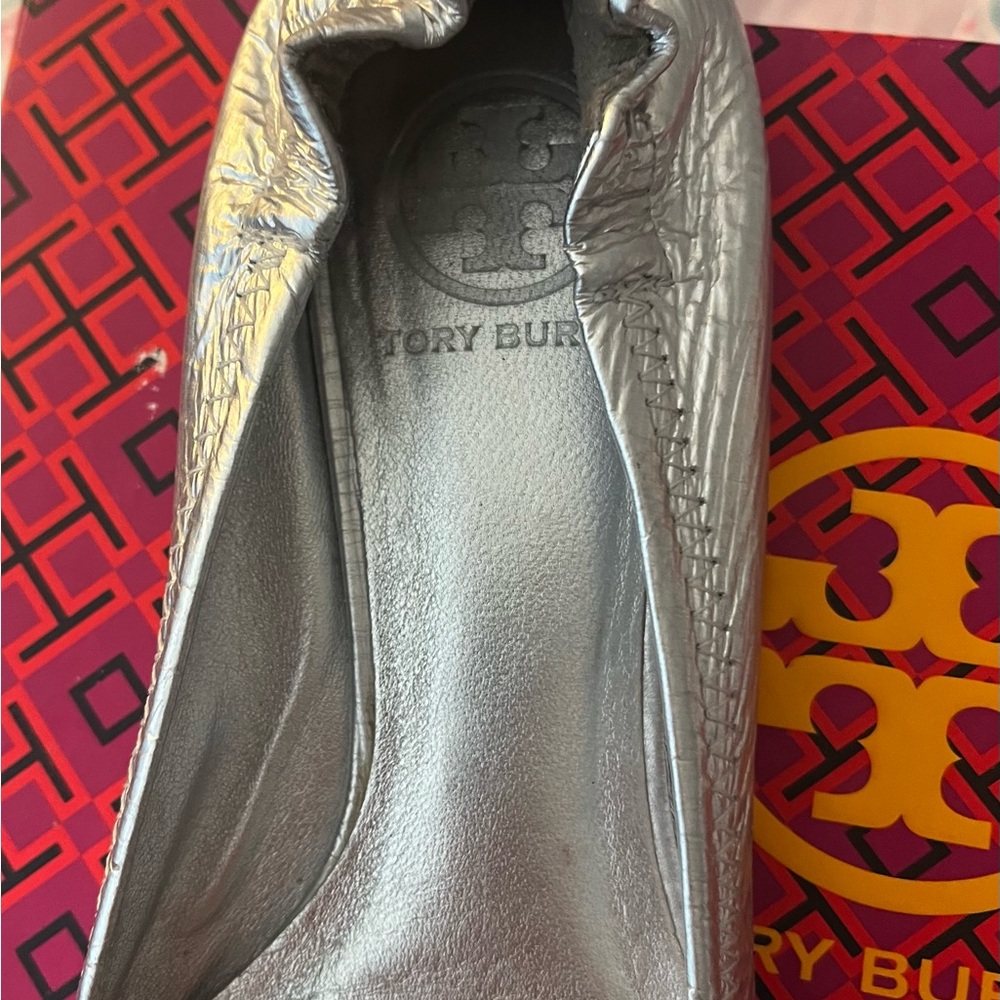 Tory Burch Silver Flats with Logo Emblem - Picture 7 of 7